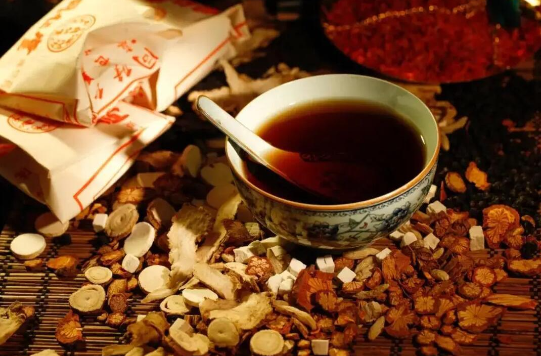 国务院联防联控机制：在城乡基层充分应用中药汤剂开展新冠病毒感染治疗工作