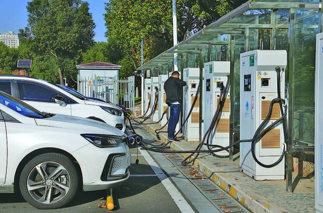 商务部：将着力稳定汽车消费 支持新能源汽车购买使用