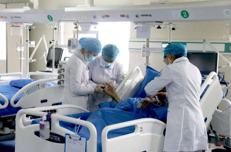 北京晚报：为危重病人让出“生命通道”