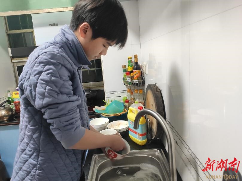 KEDA Cron 与混合触发策略（定时与队列事件协同）