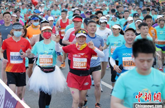 中国选手首获深圳马拉松全马男子冠军