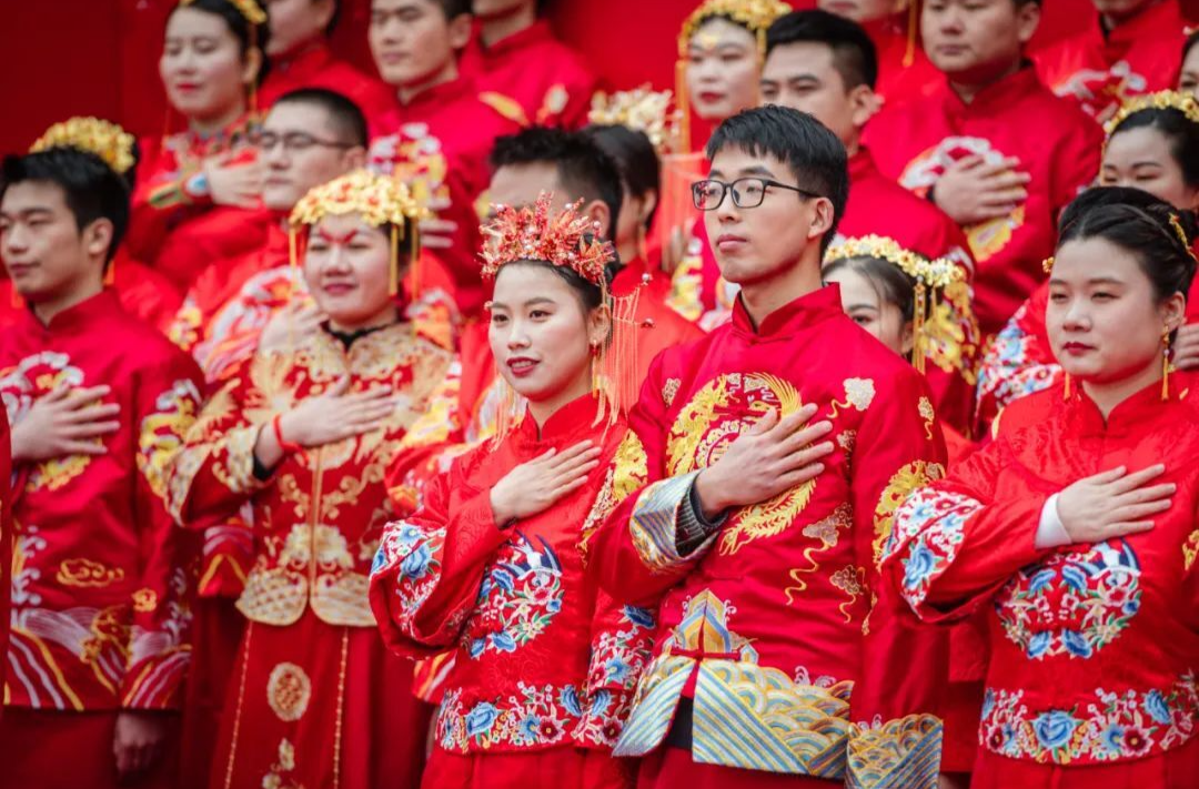 湖南省第四届国潮集体婚礼在张家界武陵源举行