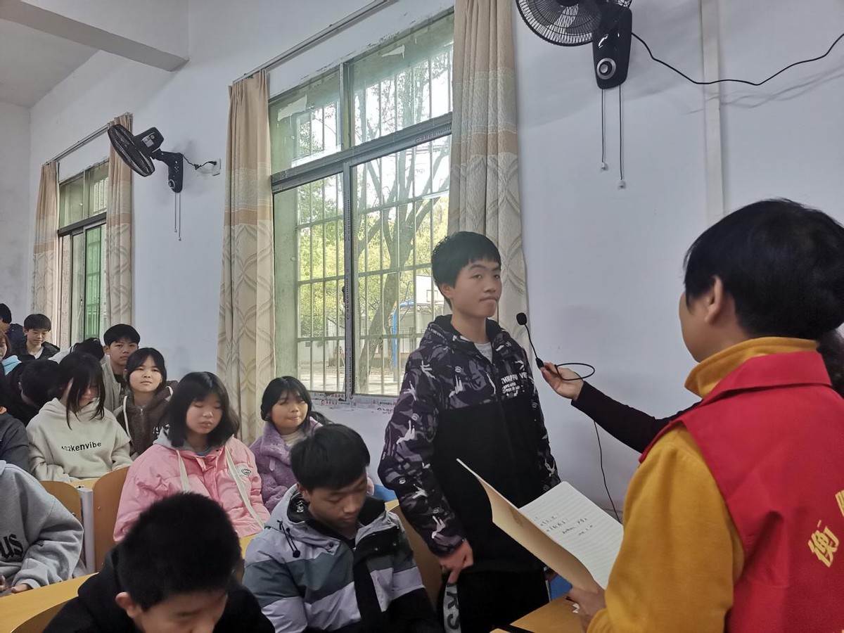 衡南县九龙中学:邀请社工进校开展讲座 为未成年人撑起心理健康"保护