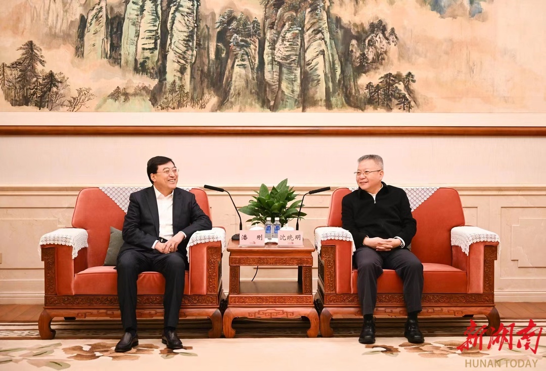 沈晓明会见潘刚一行
