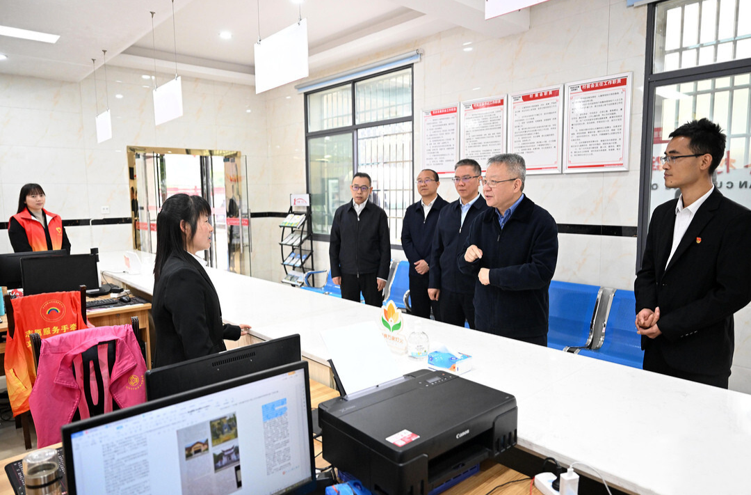 沈晓明赴基层党支部工作联系点调研并下沉接访