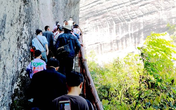 “五一”假期 崀山旅游共接待游客16.2万人次_邵商网