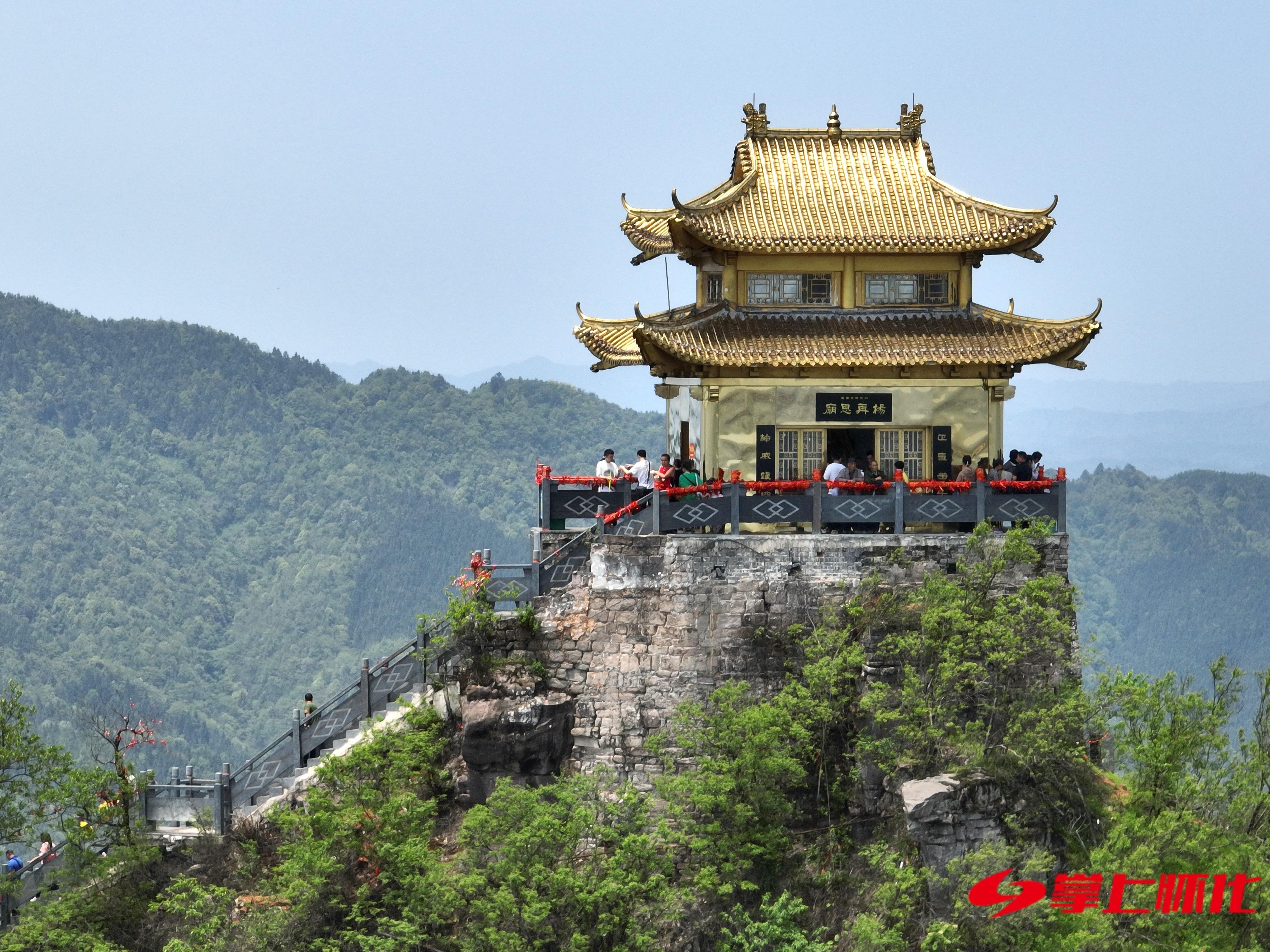 怀化文旅市场呈井喷式增长五一假期累计接待游客12097万人次实现旅游