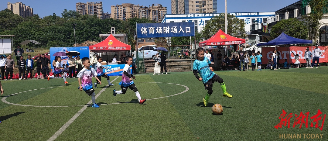 喜讯熙春路逸夫小学足球队获冠军