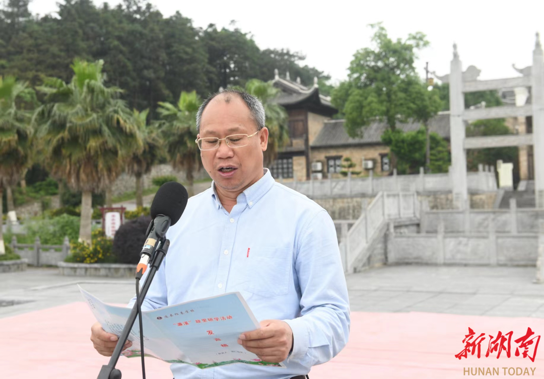 寓学于行——道县绍基学校开展探究莲文化活动 