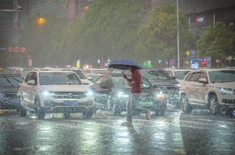 三预警齐发：暴雨+降温迎立夏，“入夏”还要等一等