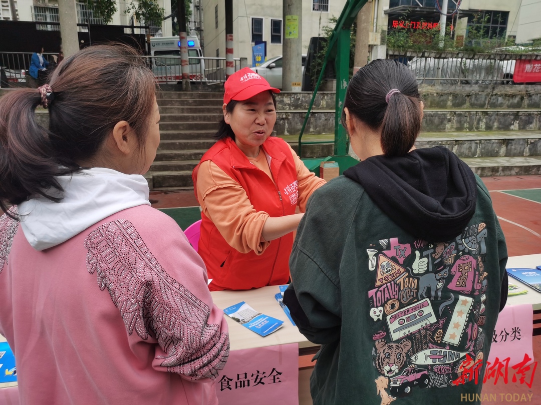 金地社区试点湘妹子能量家园展巾帼志愿者风采
