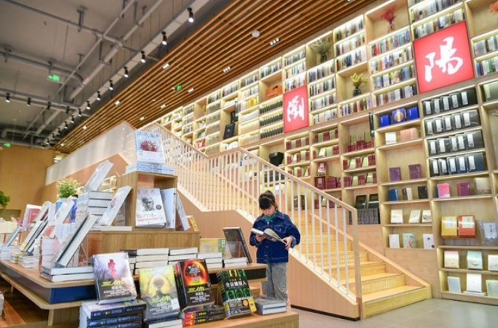 一家县城书店，月均读者上万人次，年营收800余万元—— 这家“全国最美书店”怎么做到的