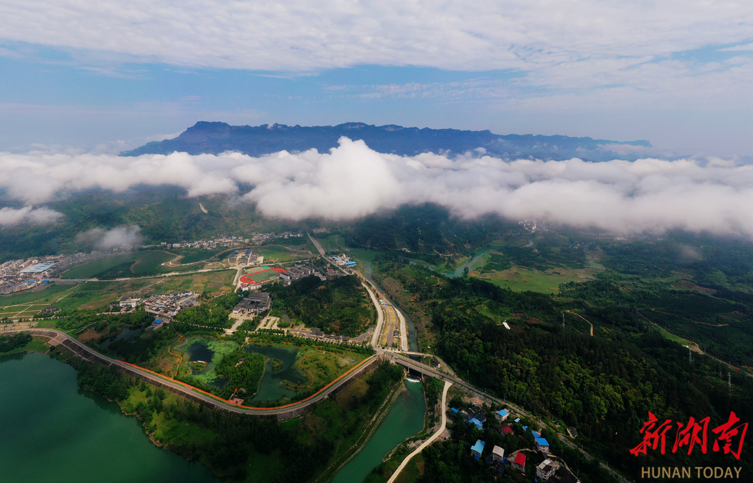 龍山久雨初晴八面山迎來雲海景觀