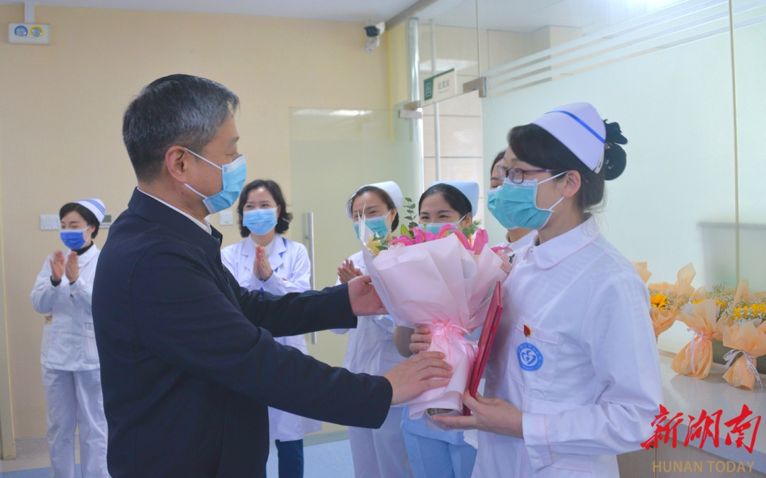 严华华学健等市四大家领导在邵阳市区走访慰问一线护理人员_邵阳头条网