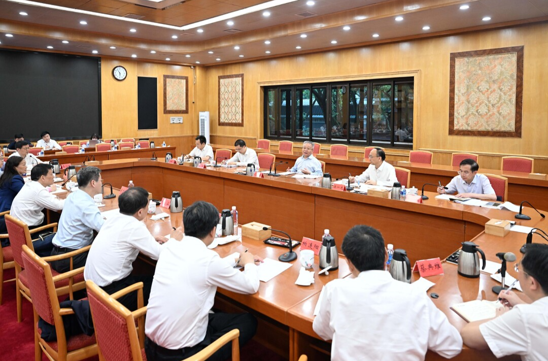 沈晓明主持召开专题调研座谈会：培养造就一支堪当重任善作善成的干部队伍