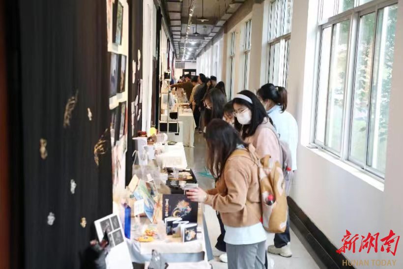 湘潭大学艺术学院举办毕业生作品展 - 湘大播报 - 新湖南