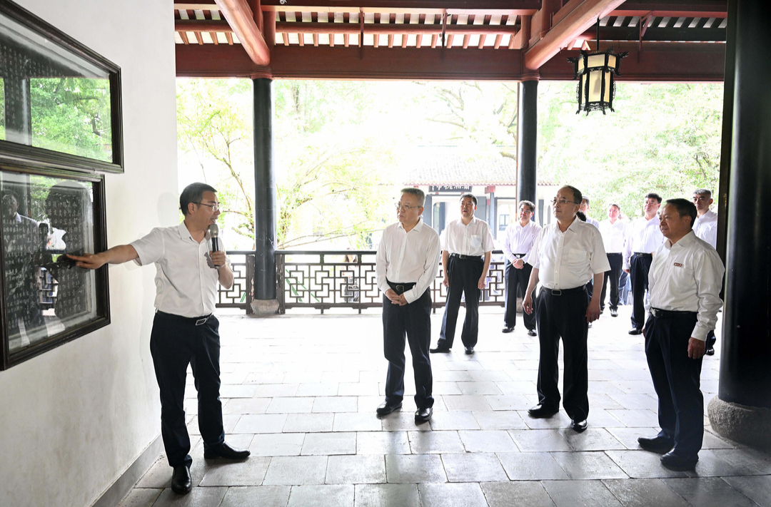 十二届省委理论学习中心组在岳麓书院开展集体学习 沈晓明主持并作总结讲话