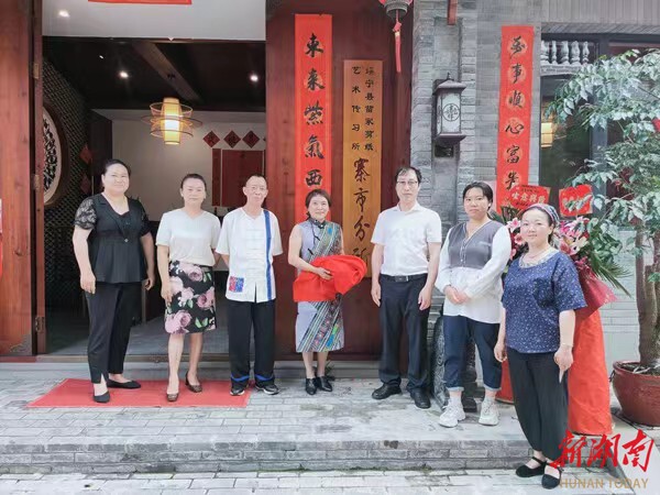 绥宁:传承保护苗家剪纸艺术_邵阳头条网