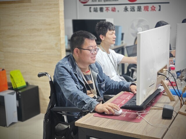 联动千人线上办公，看85后“店掌柜”如何“排兵布阵”|解码数字新职业