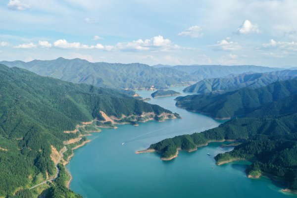 (永州市江华涔天河国家湿地公园碧水宜人.