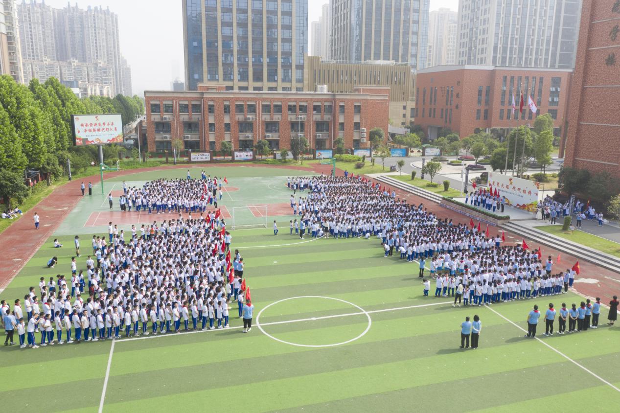 雨花区枫树山美联小学举行一年级入队仪式-新湖南