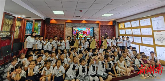 辰溪县文化馆与县思源幼儿园共同举办“庆六一”主题体验实践活动