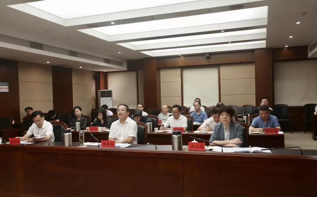 湖南省发改委党组书记,主任黄东红表示,长江中游三省山水相依,人文