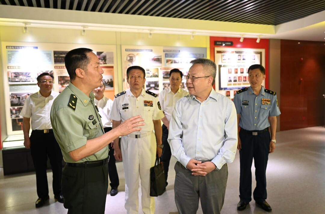 沈晓明赴国防科技大学调研：加快科研成果转化 为实现“三高四新”美好蓝图注入强劲动能