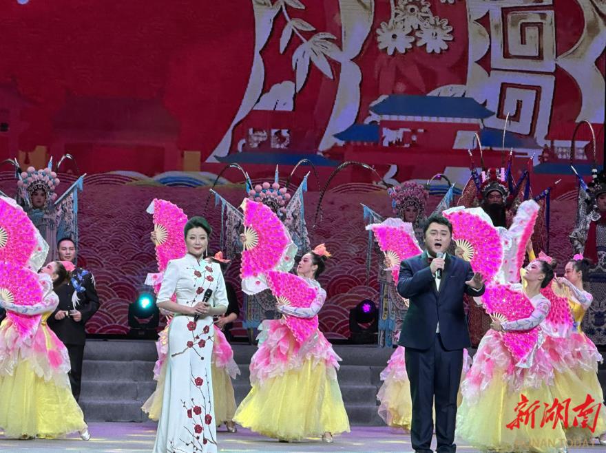 传承人展演绝活 ,老百姓乐享大餐——邵阳市举办非遗展示展演暨“非遗夜市”活动见闻_邵阳头条网