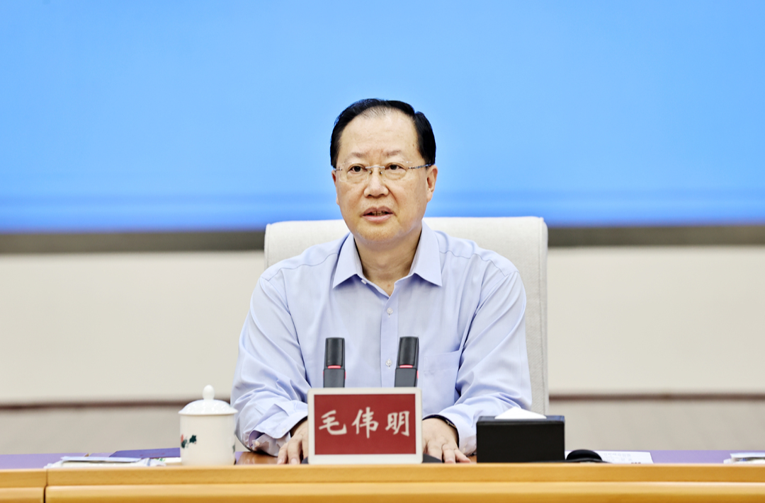 毛伟明：全力以赴打好打赢“发展六仗”