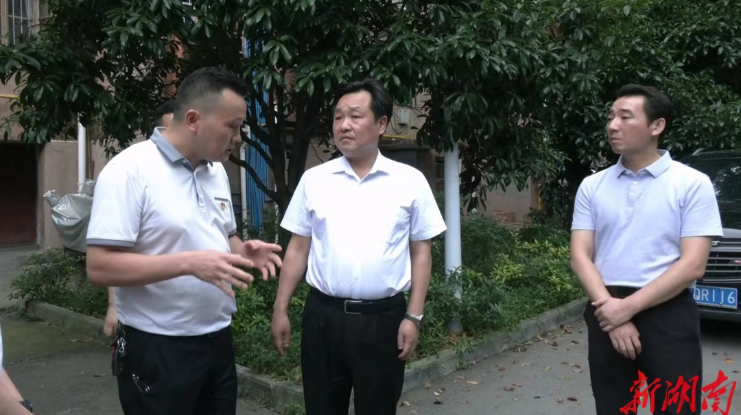 唐成调研城市基层党建工作