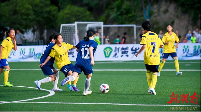 青春拼搏！娄底55支队伍为青少年U湘超联赛 - 湖南省足球超级联赛赛程`直播`积分榜系列足球联赛注入活力！