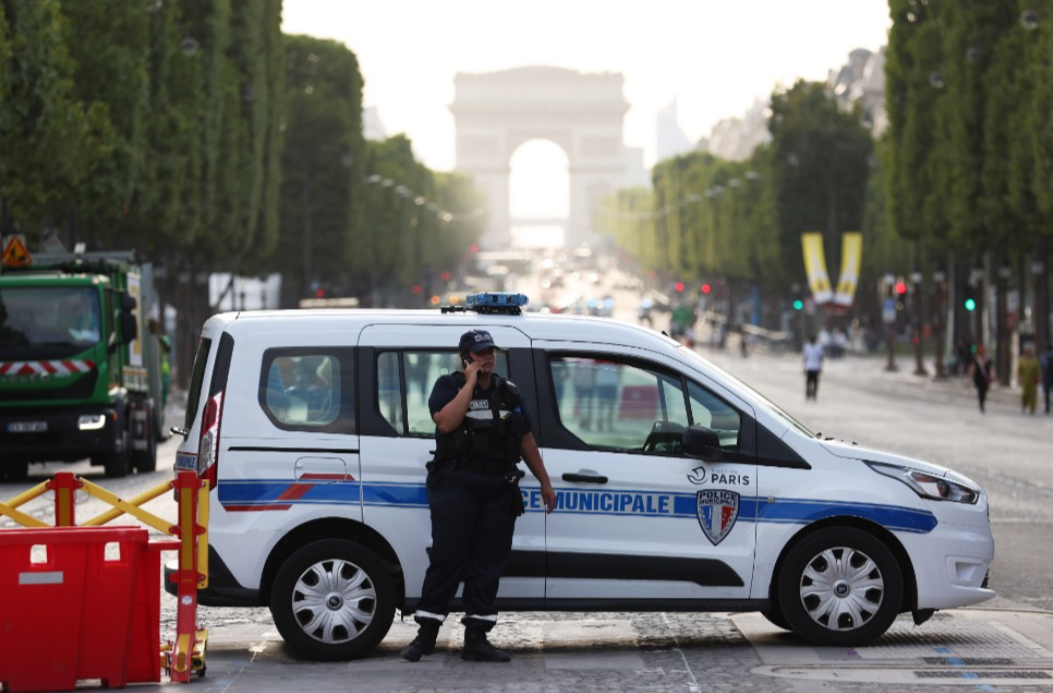 法国骚乱趋于平息 政府考虑加强社媒监管
