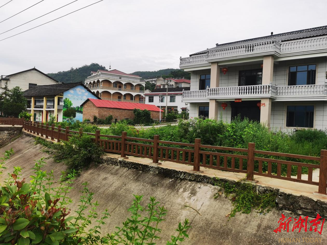 (美丽乡村一隅)在斗笠山镇党委政府的不懈努力下,斗笠山的生态环境