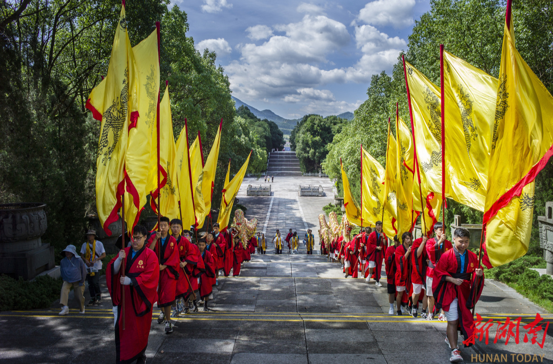 “中国寻根之旅”夏令营：寻根祭祖拜炎帝