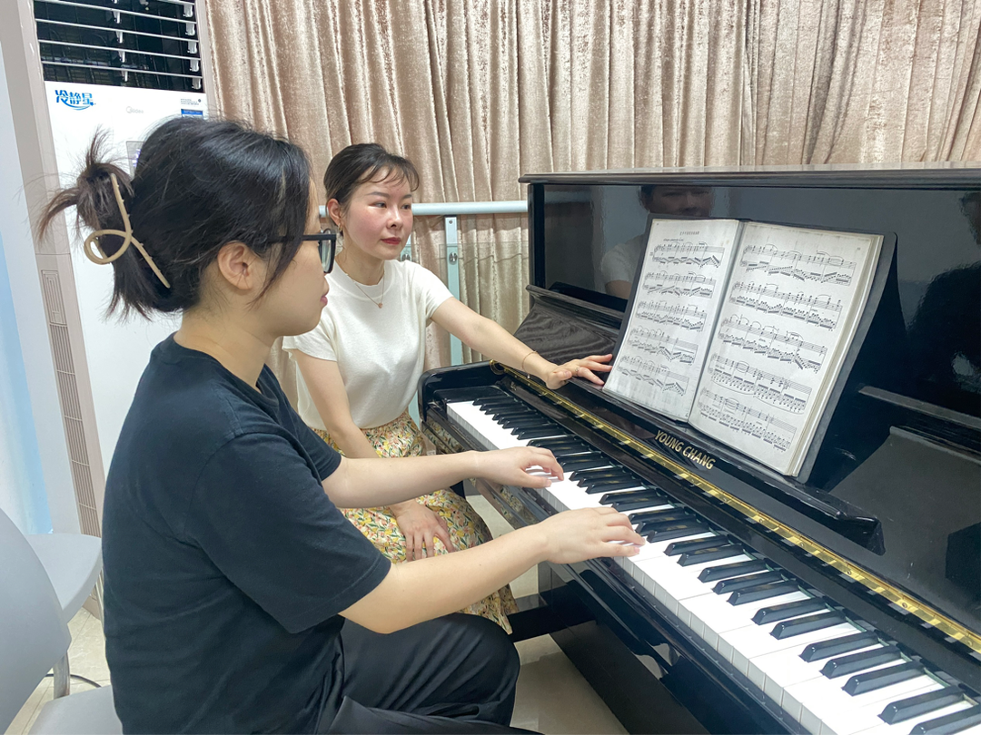 贺慧君：奋战在音乐教育事业的青年钢琴教师