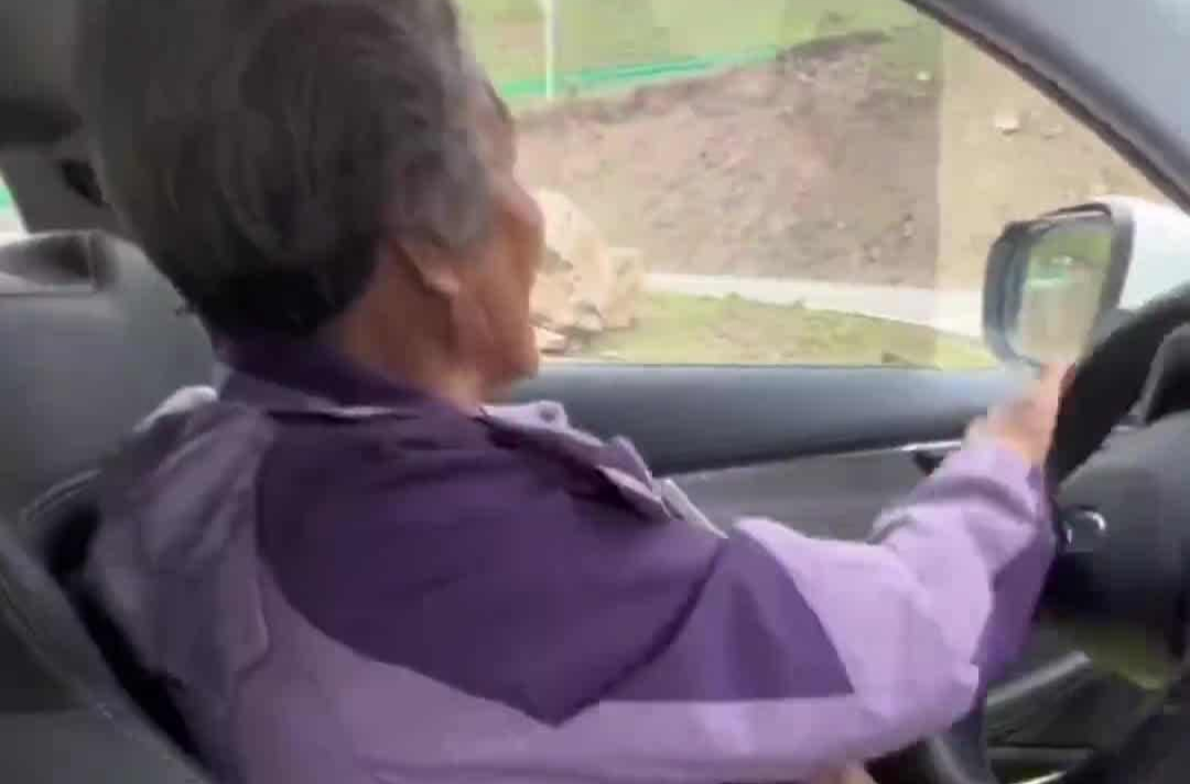 太酷了！71岁奶奶自驾游川藏，全网羡慕了
