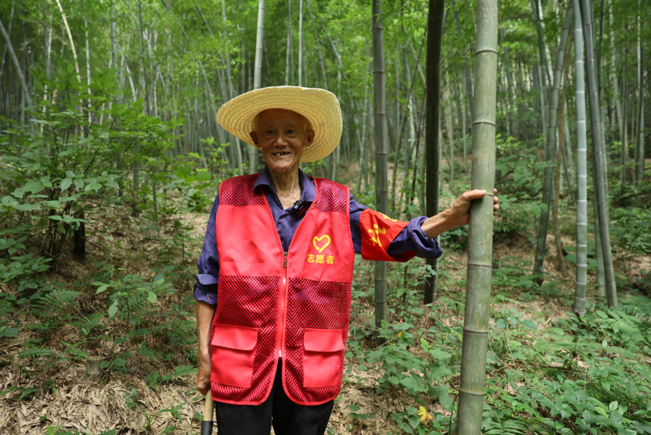 白发护林员刘克昌：31年安全护林，每一个山坳都熟记于心