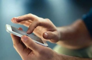 越刷越心累 86.1%受访者会漫无目的刷手机