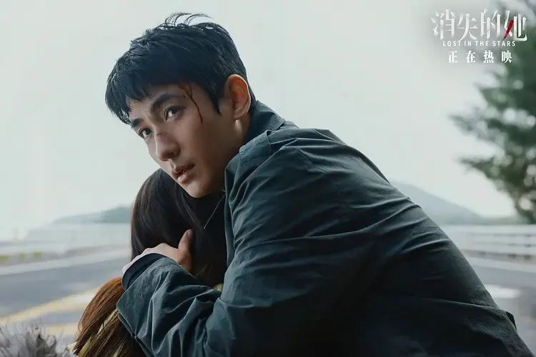 艺评丨曾跃红生活的ab面电影消失的她观后感