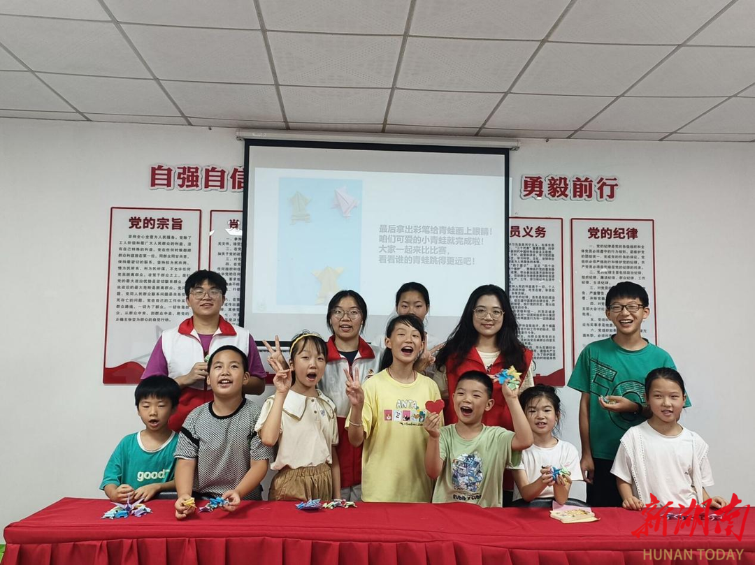 湘潭大学商学院学子赴湘大社区开展课程支教活动