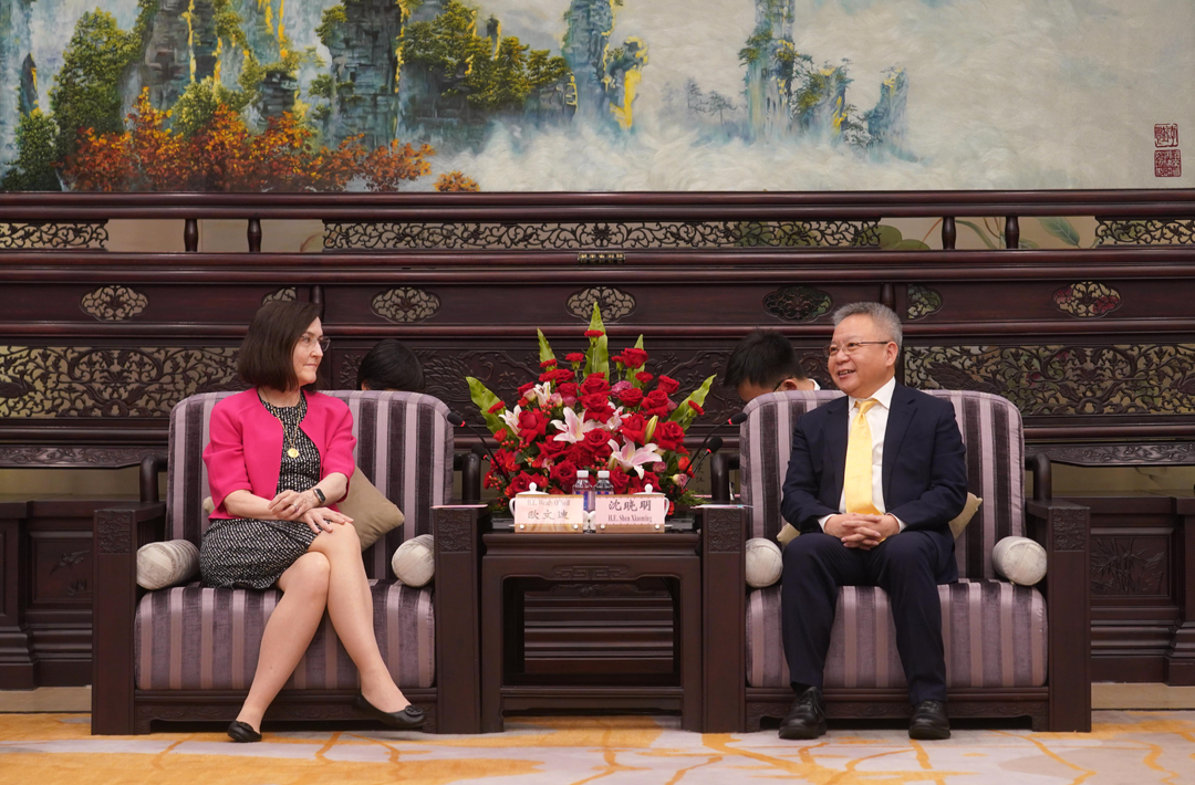 沈晓明会见美国中华医学基金会高级代表团