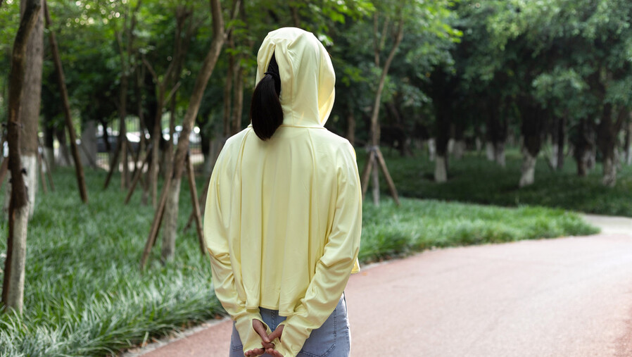 防晒衣到底是服装“黑科技”还是收割“防晒焦虑”？