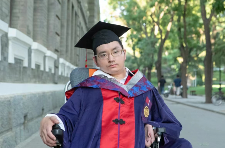 去新疆大学任教，清华“轮椅博士”朱晓鹏重新启航