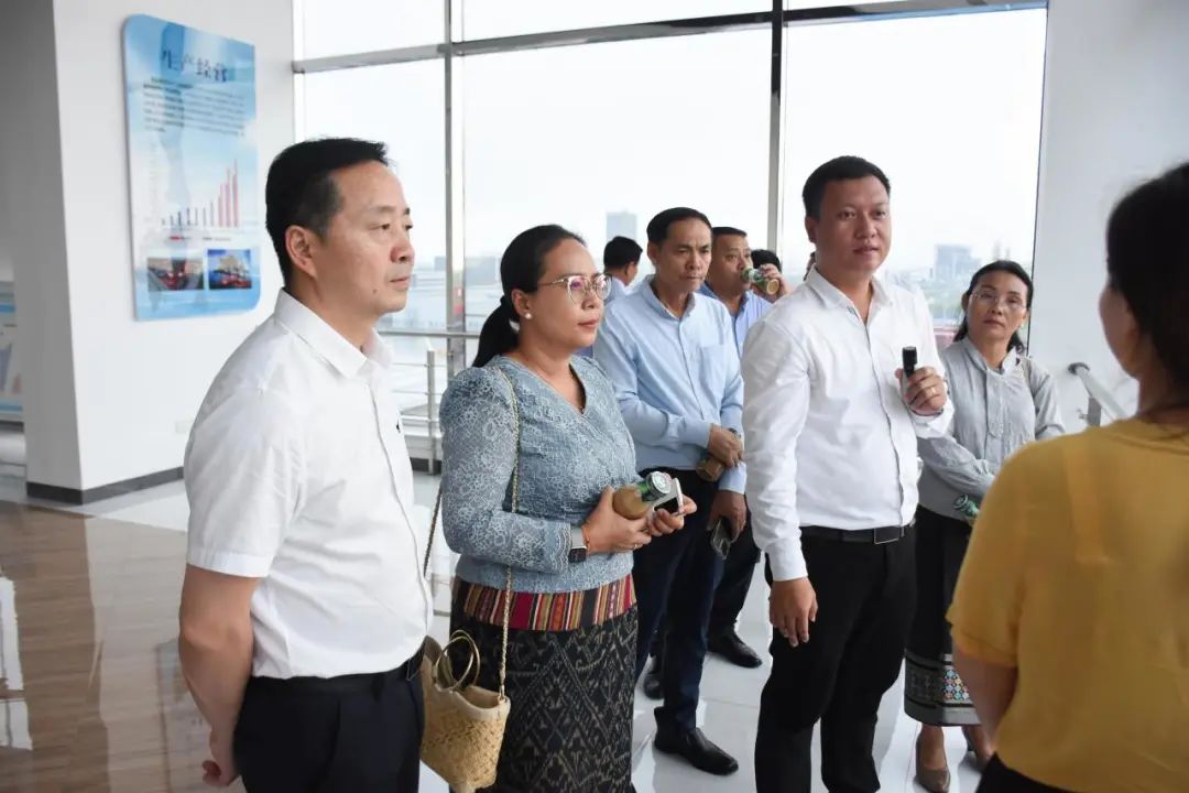 老挝政府代表团赴新港区考察