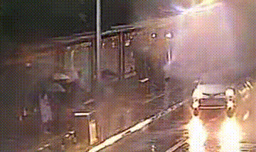 雨天驾车溅路人一身水，违法吗？