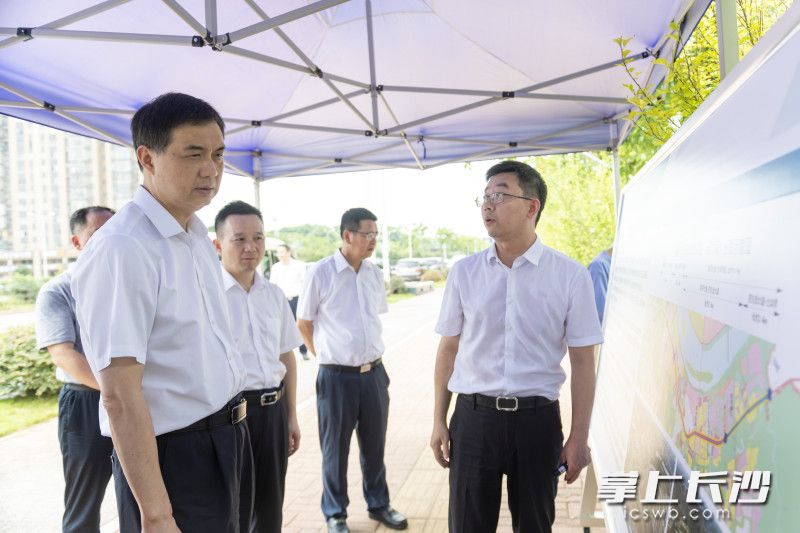 湖南湘江新区(长沙高新区)管委会主任,岳麓区区长何朝晖,市政府秘书长