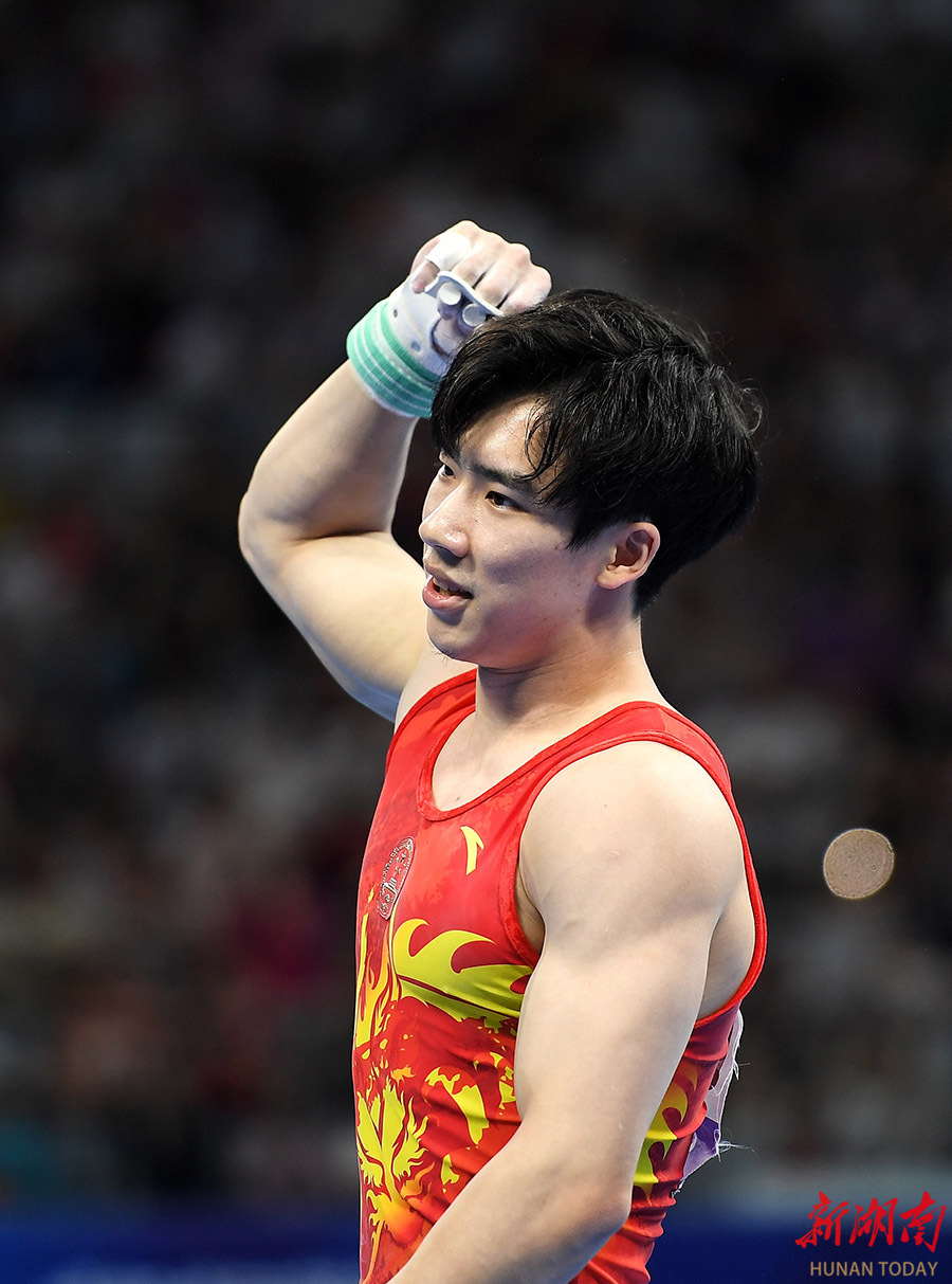 成都大运会丨张博恒获体操男子个人全能冠军