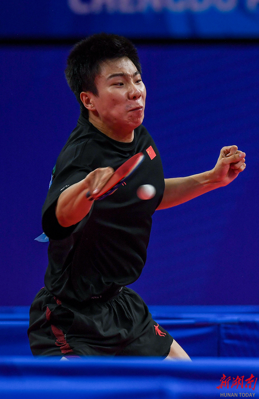 成都大运会中国选手包揽男子乒乓球单打冠亚军