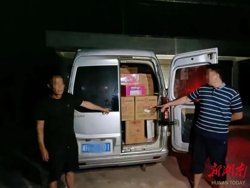 沅江市：面包车无证运输烟花爆竹 驾驶员被移送派出所